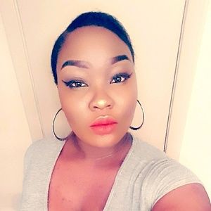 Meet your Posher, Adesewa